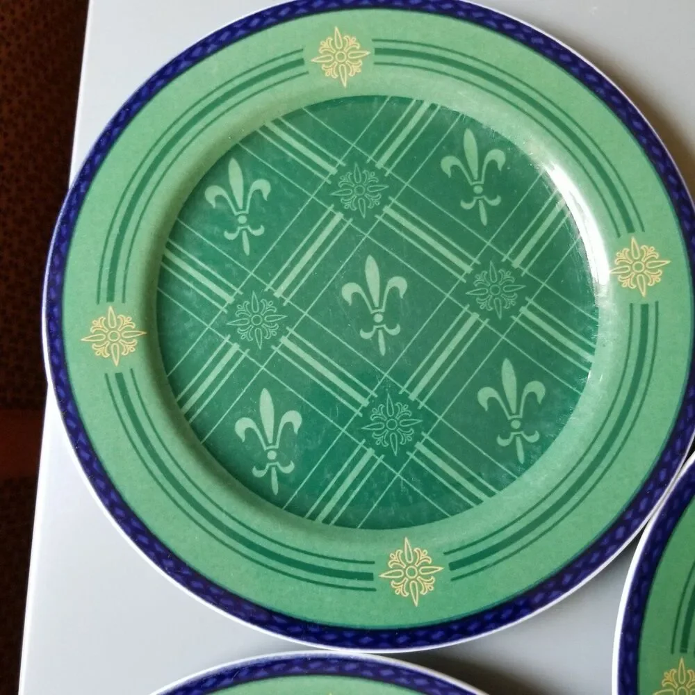 Vintage Casual by Victoria and Beale plate set of 4 fleur de lis pattern green
